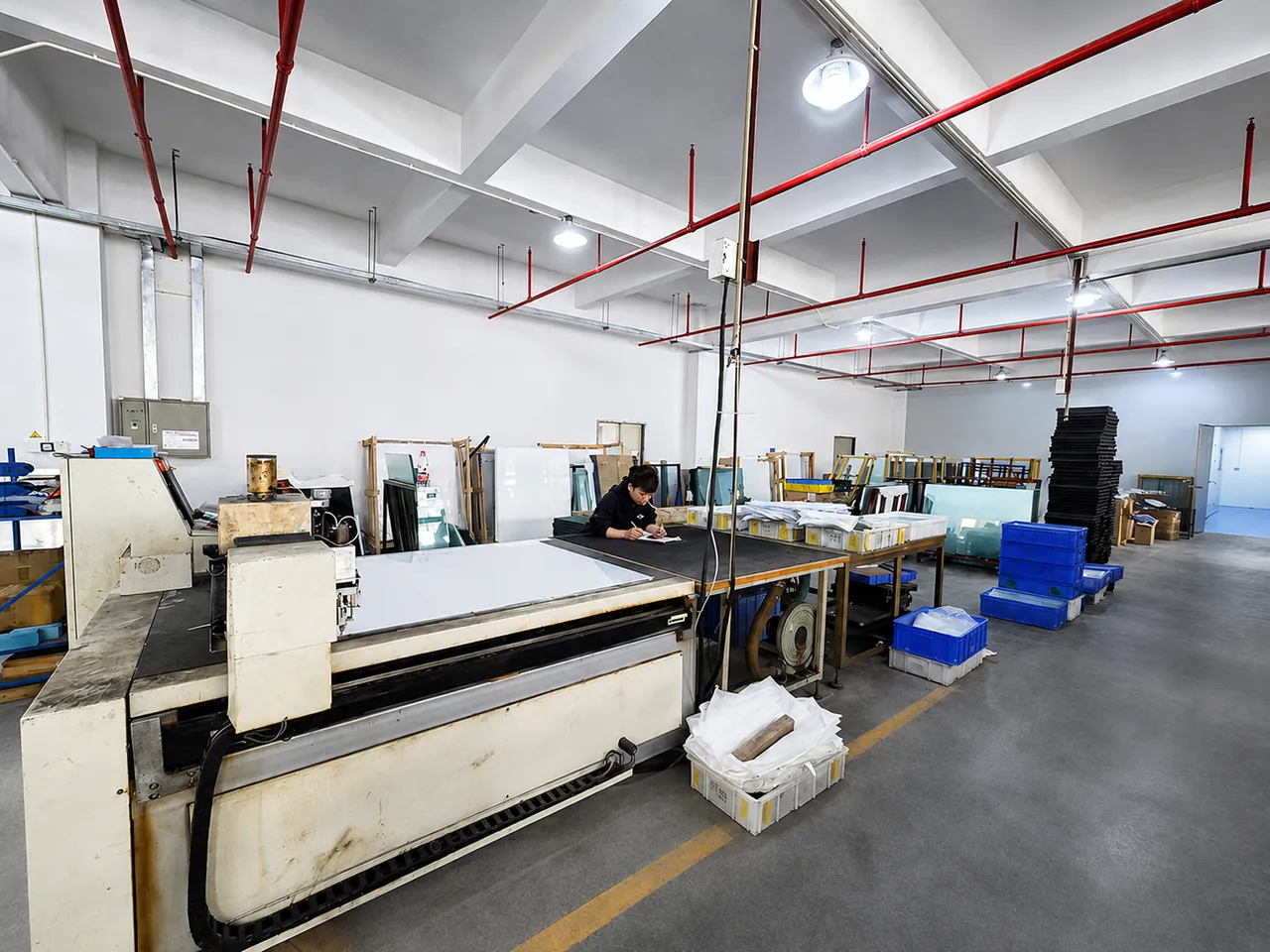 Precision glass cutting workstation for drawing-based glass component production at ANTGLASS